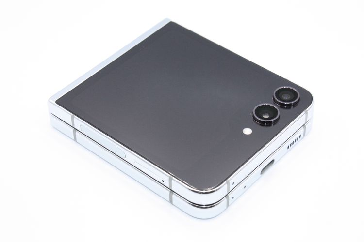 ジャンク Galaxy Z Flip5 SIMフリー 判定○【外装綺麗】 ジャンク GalaxyZ Flip5 512GB SIMフリー判定○ 海外版 - メルカリ