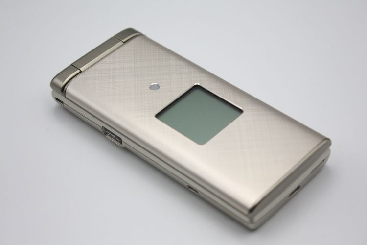 ���󤿤󥱡����� KYF36 �����ѥ󥴡���� SIM���å�����Ѥ�