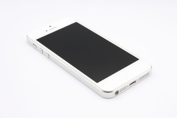 �������ò� iPhone5 16GB au �ۥ磻�ȡ�����С� B���