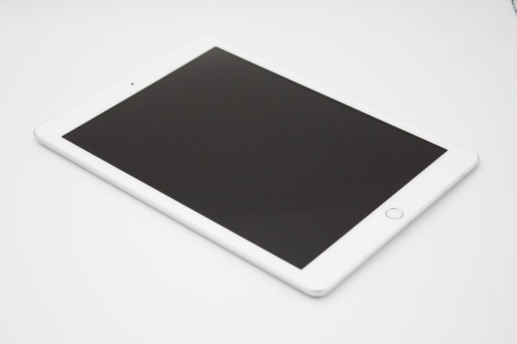iPad��6���� 32GB Wi-Fi+Cellular��ǥ� Silver SIM�ե꡼ B���