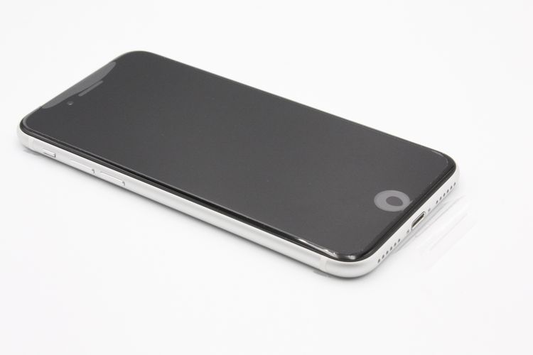 ����̤������ iPhoneSE ��2���� 64GB �ۥ磻�� SIM���å�����Ѥ� SS���