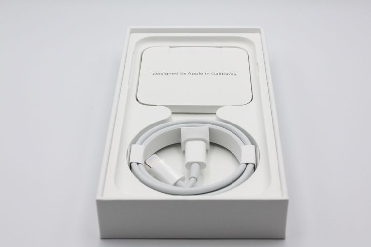 ����̤������ �Хåƥ꡼�����ɹ�(100%) iPhoneSE ��2���� 64GB �ۥ磻��