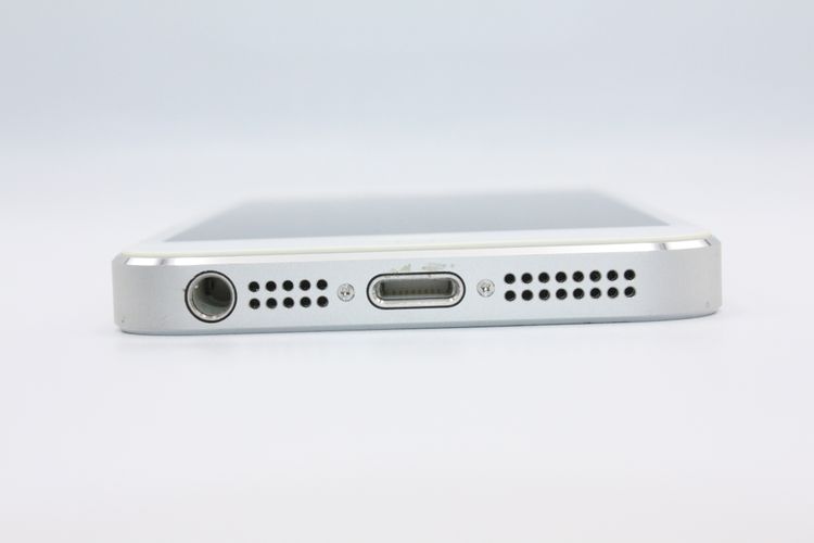 �������ò� iPhone5 16GB au �ۥ磻�ȡ�����С� B���