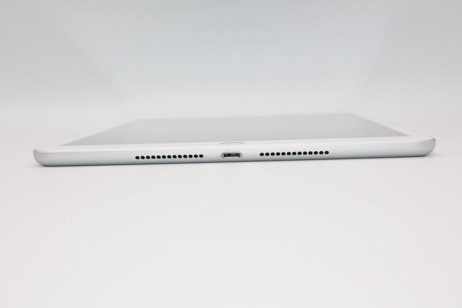 ムスビー｜美品 訳あり特価 iPad 第8世代 128GB Wi-Fi+Cellularモデル 