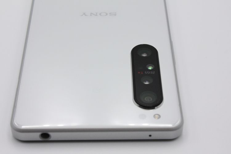 Xperia 1 II SOG01 �ۥ磻�� SIM���å�����Ѥ� B���