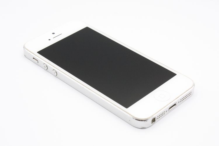 �������ò� iPhone5 16GB au �ۥ磻�ȡ�����С� C���