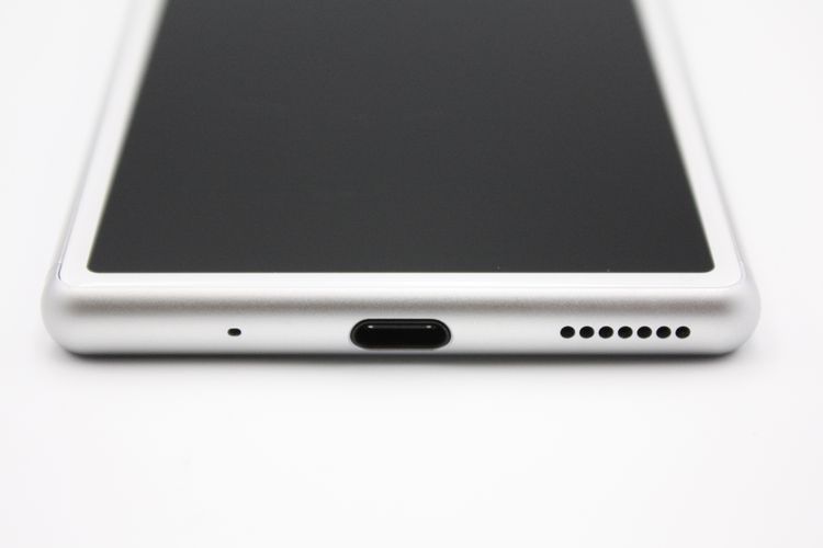 �������ò� Xperia8 SOV42 �ۥ磻�� SIM���å�����Ѥ� B���