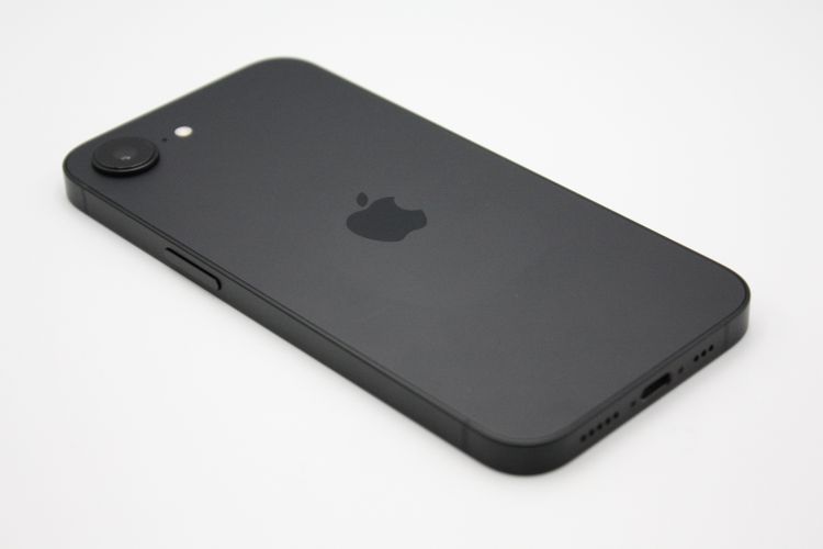 ���� �Хåƥ꡼�����ɹ�(100%) iPhone16e 128GB �֥�å� A���