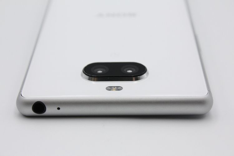 Xperia8 SOV42 �ۥ磻�� SIM���å�����Ѥ� B���