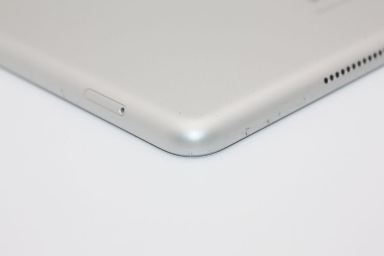 �ò� iPad ��7���� Wi-Fi+Cellular 32GB SIM�ե꡼ ����С� C���