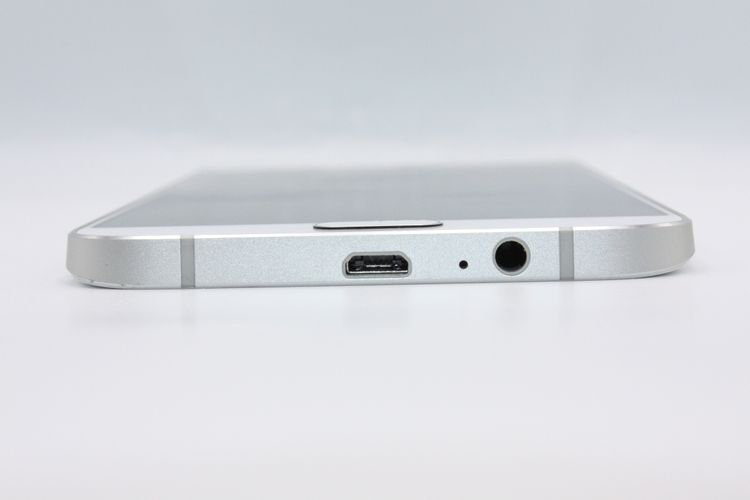 �������ò� Galaxy A8 SCV32 au SIM���å�����Ѥ� �ۥ磻�� B���