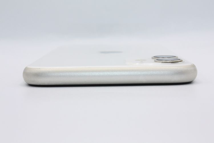 �������ò� iPhone11 64GB SIM���å�����Ѥ� �ۥ磻�� C���