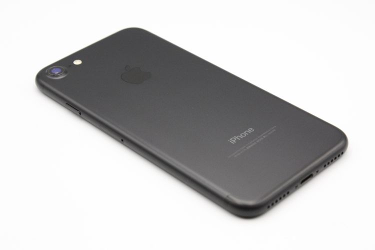 iPhone7 32GB SIM���å�����Ѥ� �֥�å� B���