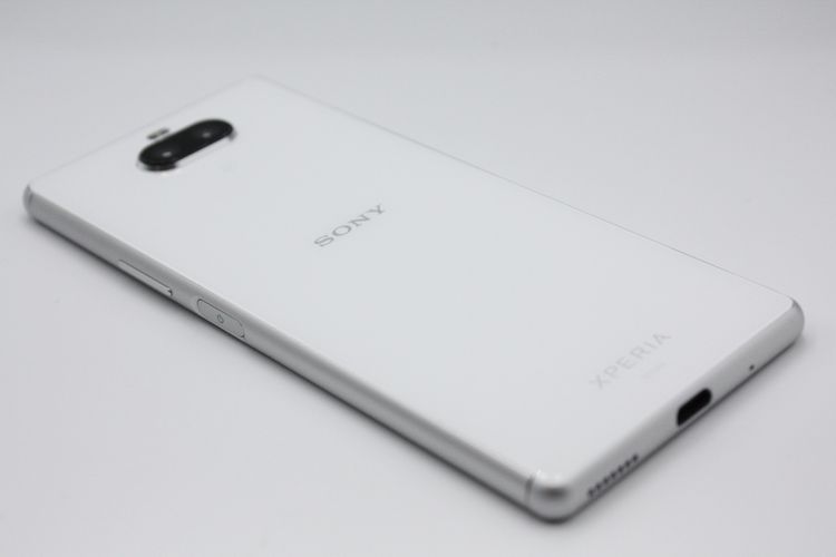�������ò� Xperia8 SOV42 �ۥ磻�� SIM���å�����Ѥ� B���