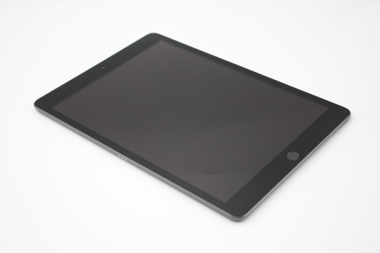 iPad ��9���� 64GB Wi-Fi + Cellular��ǥ� ���ڡ������졼 B���