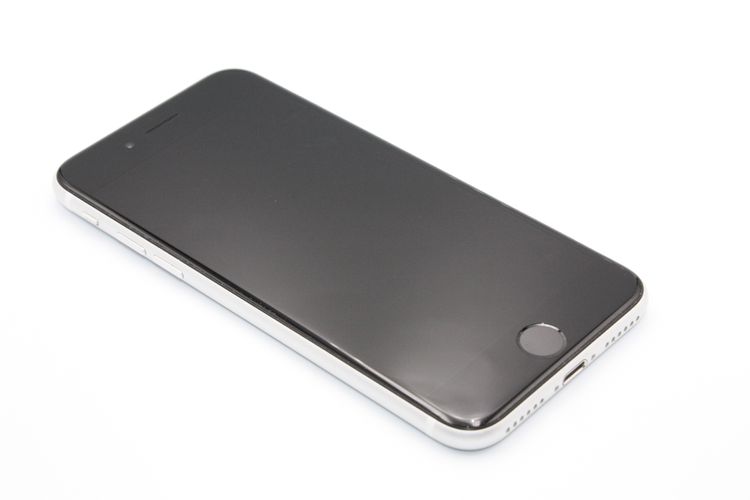 iPhoneSE ��2���� 64GB �ۥ磻�� SIM�ե꡼ B���