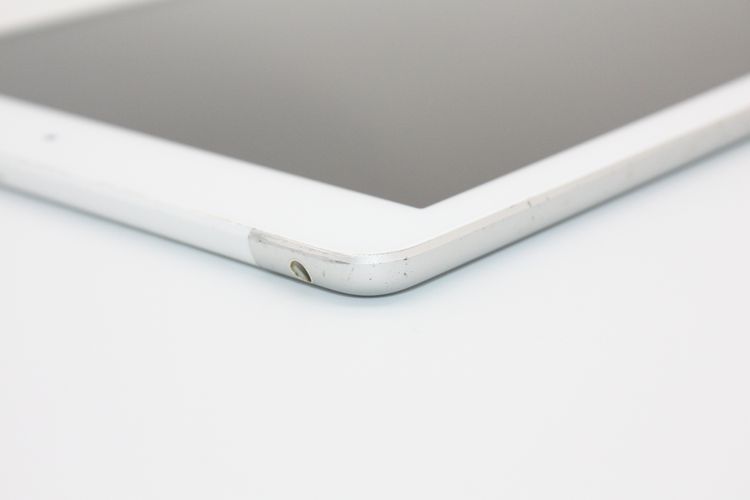 iPad��6���� 32GB Wi-Fi+Cellular ����С� SIM���å�����Ѥ� C���