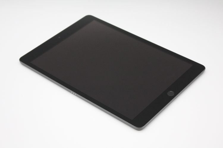iPad ��9���� 64GB Wi-Fi + Cellular��ǥ� ���ڡ������쥤 B���