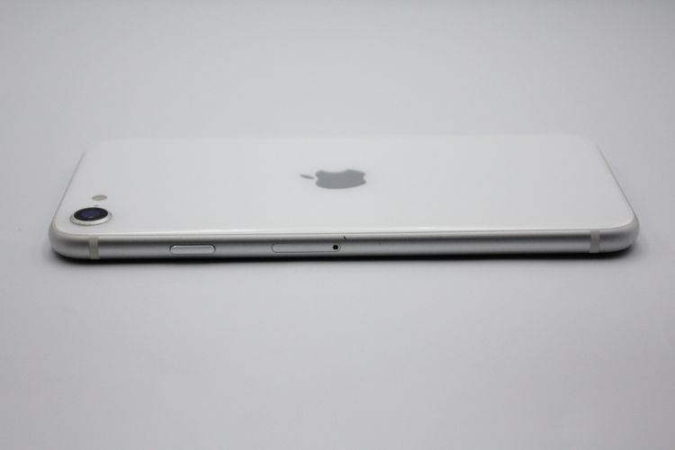 �������ò� ���� iPhoneSE ��2���� 64GB �ۥ磻�� SIM���å�����Ѥ�
