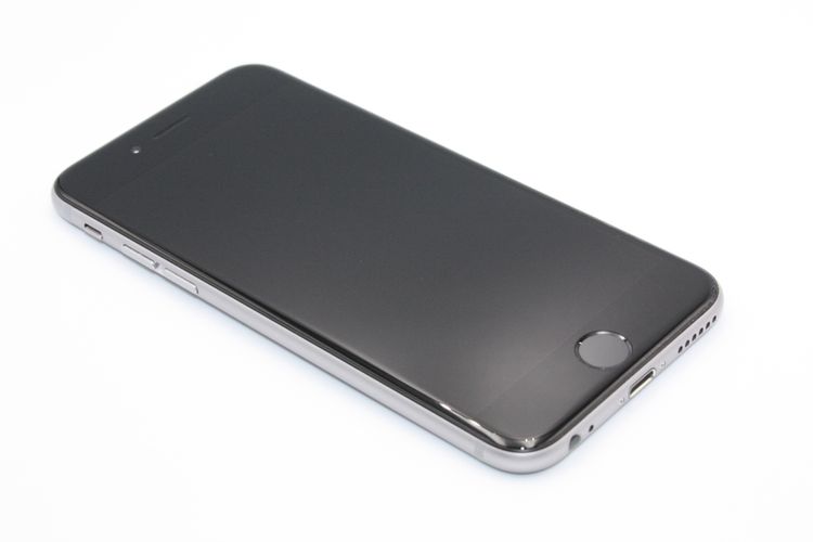 �������ò� �Хåƥ꡼�����ɹ�(100��) iPhone6 16GB ���ڡ������쥤 au B���