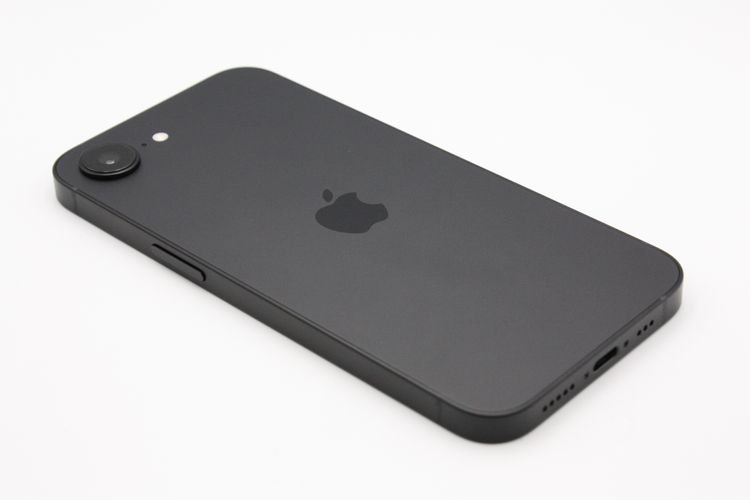 ���� �Хåƥ꡼�����ɹ�(100%) iPhone16e 128GB �֥�å� A���