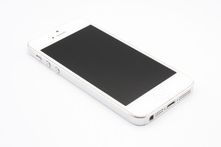 �������ò� iPhone5 16GB au �ۥ磻�ȡ�����С� C���