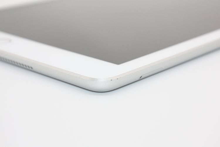 iPad ��5���� Wi-Fi+Cellular��ǥ� 32GB SIM���å�����Ѥ� C���