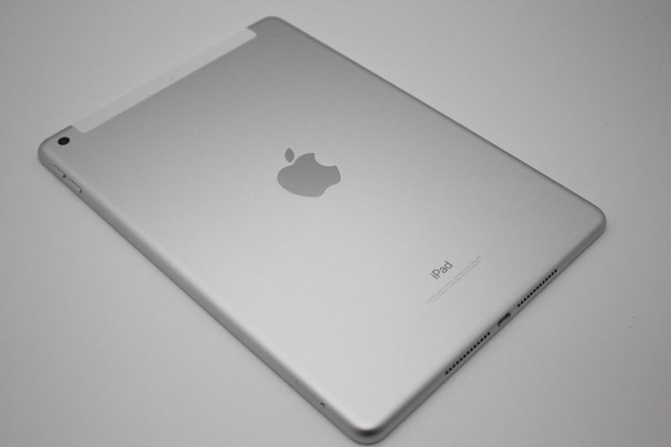 ���� iPad ��6���� 32GB Wi-Fi+Cellular��ǥ� Silver SIM�ե꡼