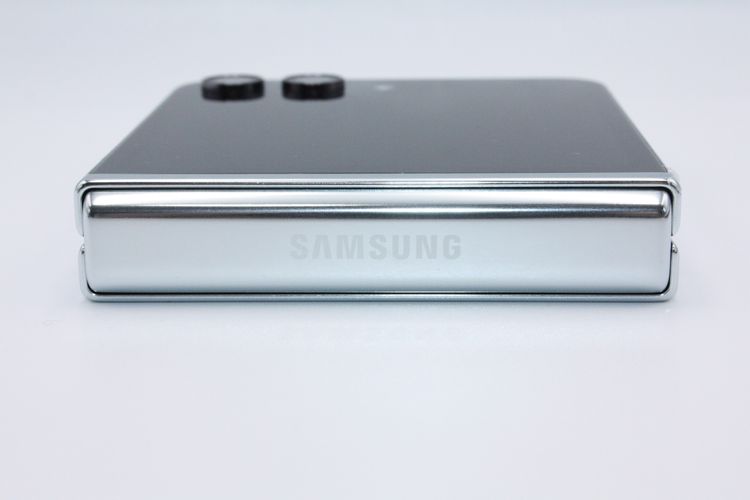 ムスビー｜美品 Galaxy Z Flip5 SCG23ミント SIMフリー Aランク