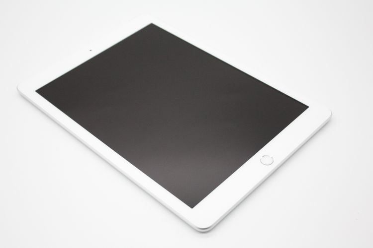 ���� iPad ��6���� 32GB Wi-Fi+Cellular��ǥ� Silver SIM�ե꡼