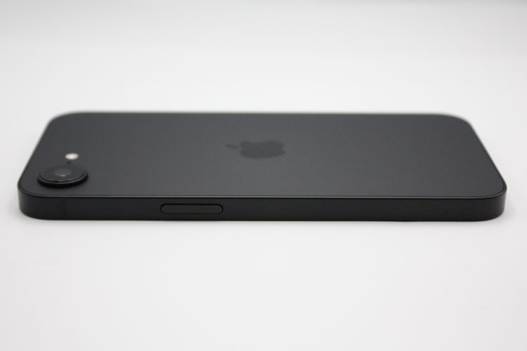 ����Ʊ���� �Хåƥ꡼�����ɹ�(98%) iPhone16e 128GB �֥�å�