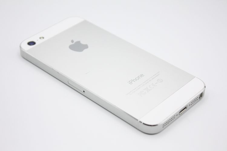 �������ò� iPhone5 16GB au �ۥ磻�ȡ�����С� B���