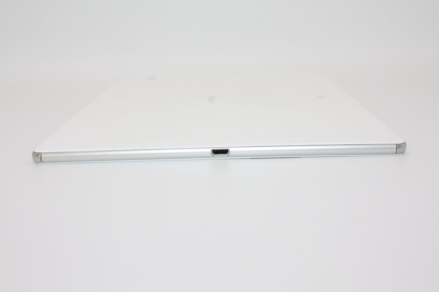M5023 SIMフリーXperia Z4 Tablet SOT31白美品訳あり M5023 SIMフリーXperia Z4 Tablet SOT31白美品訳あり