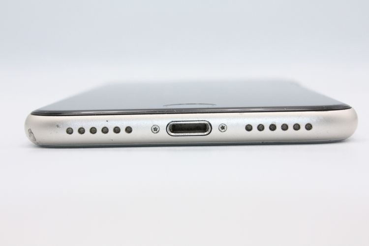 �������ò� �Хåƥ꡼�����ɹ�(99��) iPhoneSE ��3���� 64GB C���