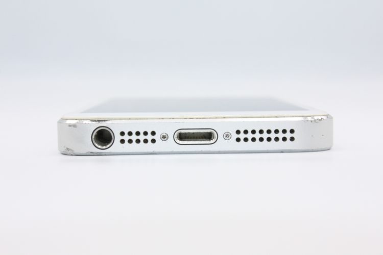 �������ò� iPhone5 16GB au �ۥ磻�ȡ�����С� C���