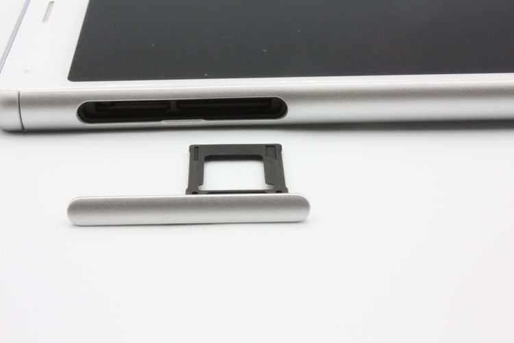 �������ò� Xperia8 SOV42 �ۥ磻�� SIM���å�����Ѥ� B���