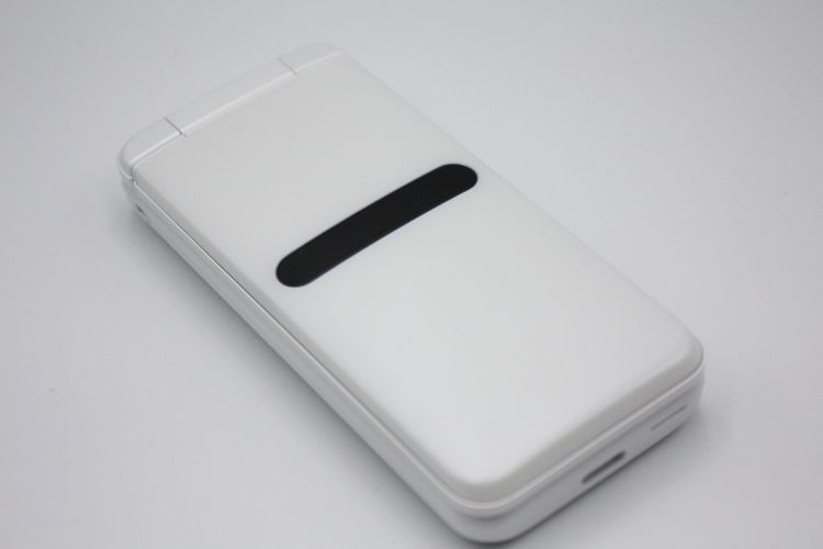 ���� GRATINA KYF42 �ۥ磻�� SIM���å�����Ѥ� A���