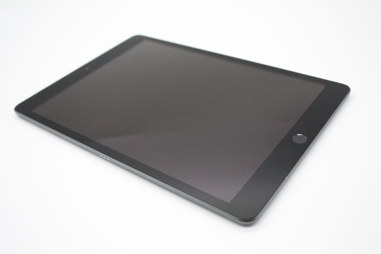 iPad ��9���� 64GB Wi-Fi + Cellular��ǥ� ���ڡ������쥤 B���
