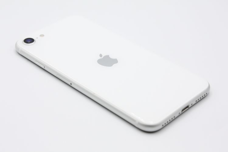�Хåƥ꡼�����ɹ�(99��) iPhoneSE ��2���� 64GB �ۥ磻�� B���