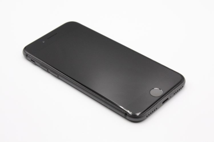 iPhone8 64GB SIM���å�����Ѥ� ���ڡ������쥤 C���