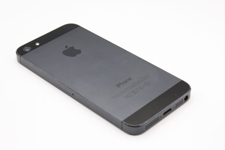 �������ò� iPhone5 16GB au �֥�å������졼�� C���