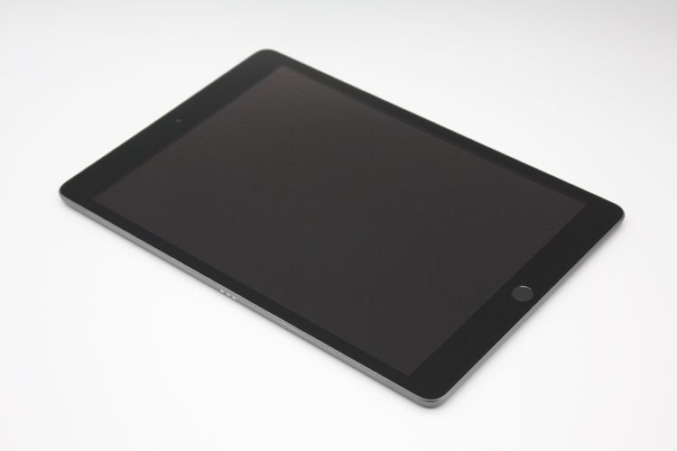 iPad ��9���� 64GB Wi-Fi + Cellular��ǥ� ���ڡ������쥤 B���