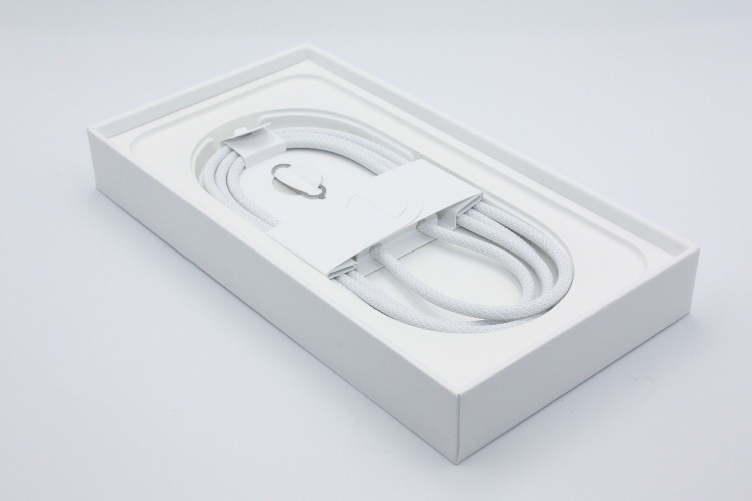 ムスビー｜訳あり特価 バッテリー状態良好(100%) iPhone16e 128GB