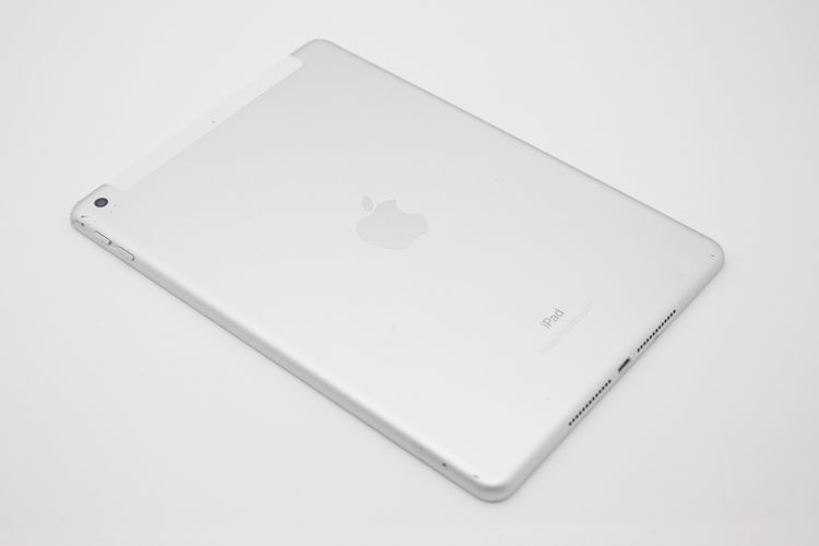 �������ò� iPad ��5���� Wi-Fi+Cellular��ǥ� 32GB SIM���å�����Ѥ�