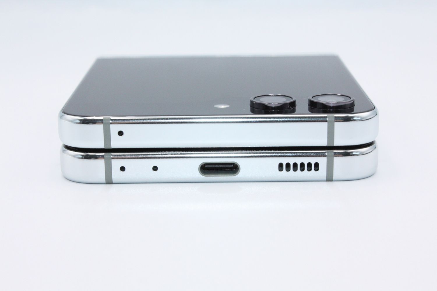 ムスビー｜美品 Galaxy Z Flip5 SCG23ミント SIMフリー Aランク