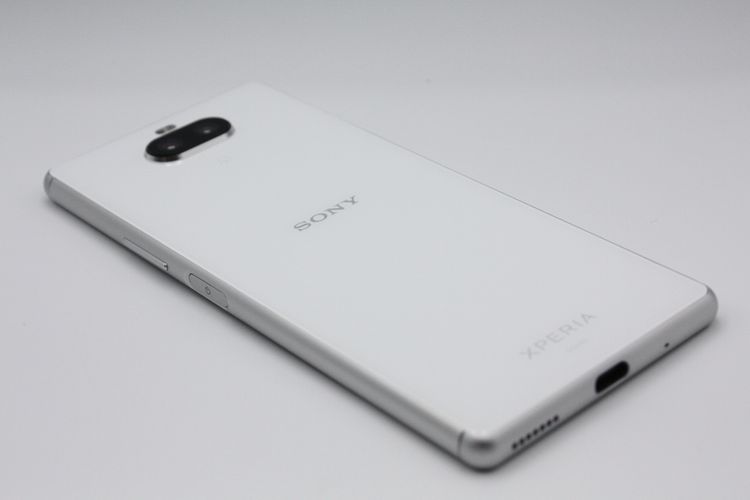 �������ò� Xperia8 SOV42 �ۥ磻�� SIM���å�����Ѥ� A���