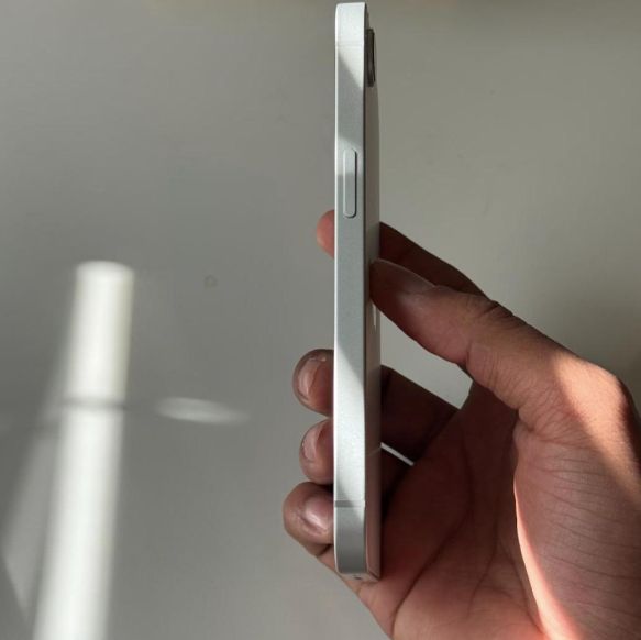 �ڥХåƥ꡼100��ۡ��ɹ���iPhone 16e��128GB��SIM�ե꡼