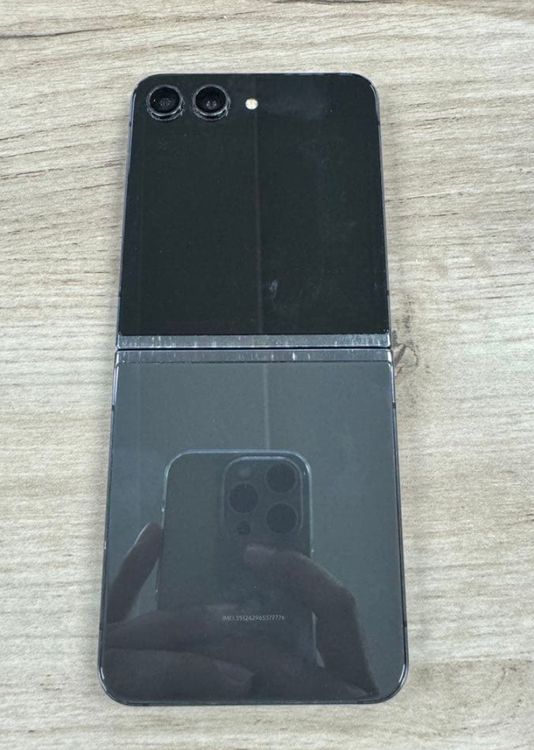 Samsung Galaxy Z Flip5 