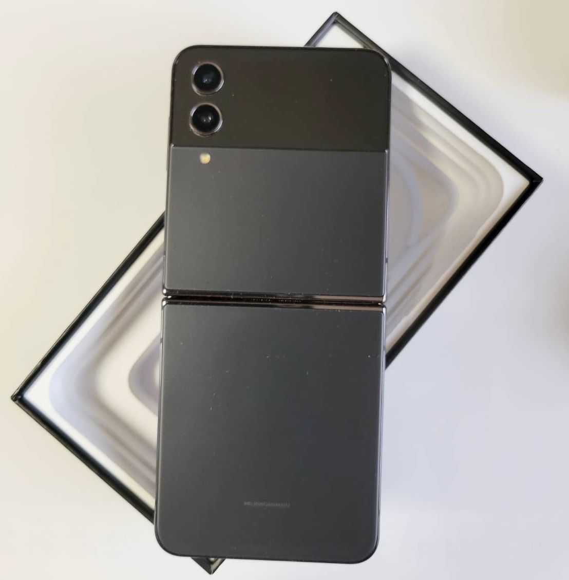 ムスビー|【ジャンク品】Android Galaxy Flip4|128gb|SIM ムスビー|【ジャンク品】Android Galaxy Flip4|128gb|SIM