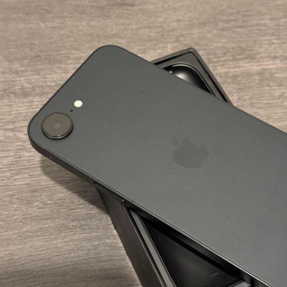 �ڥХåƥ꡼100��� iPhone 16e��128GB��SIM�ե꡼